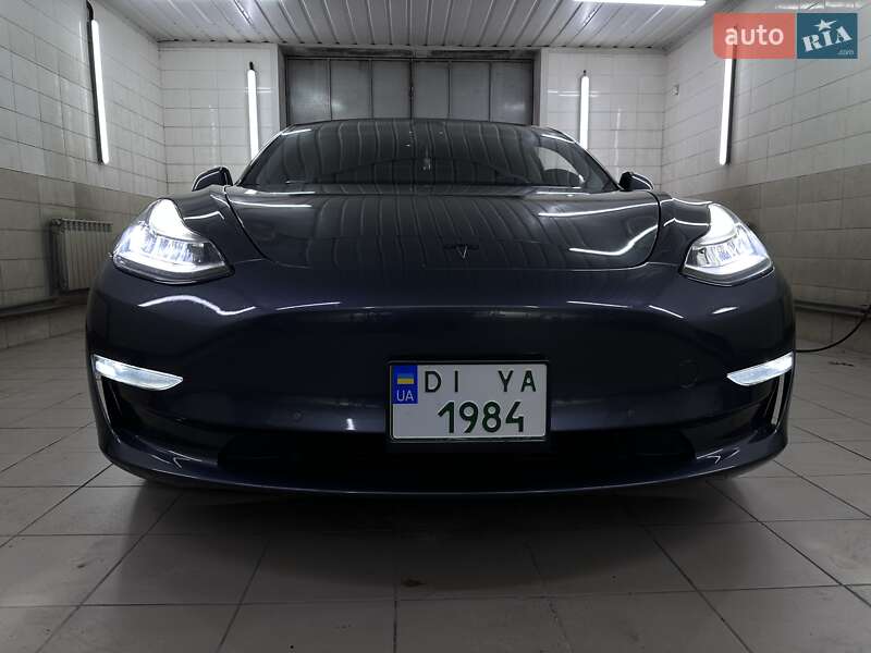 Седан Tesla Model 3 2022 в Сумах
