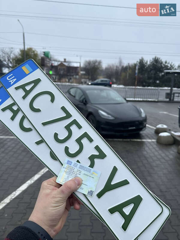 Седан Tesla Model 3 2022 в Луцке