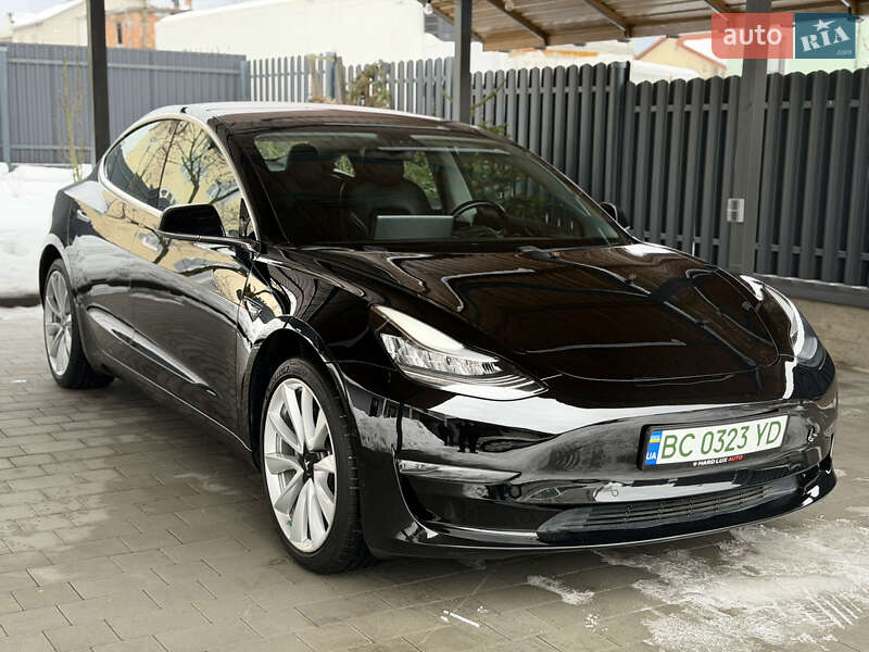Седан Tesla Model 3 2019 в Львове
