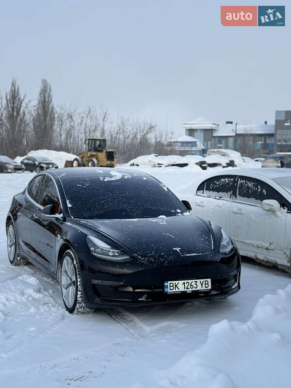 Седан Tesla Model 3 2019 в Ровно Седан Tesla Model 3 2019 в Ровно