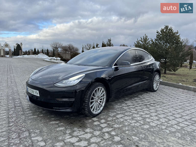 Седан Tesla Model 3 2018 в Львове