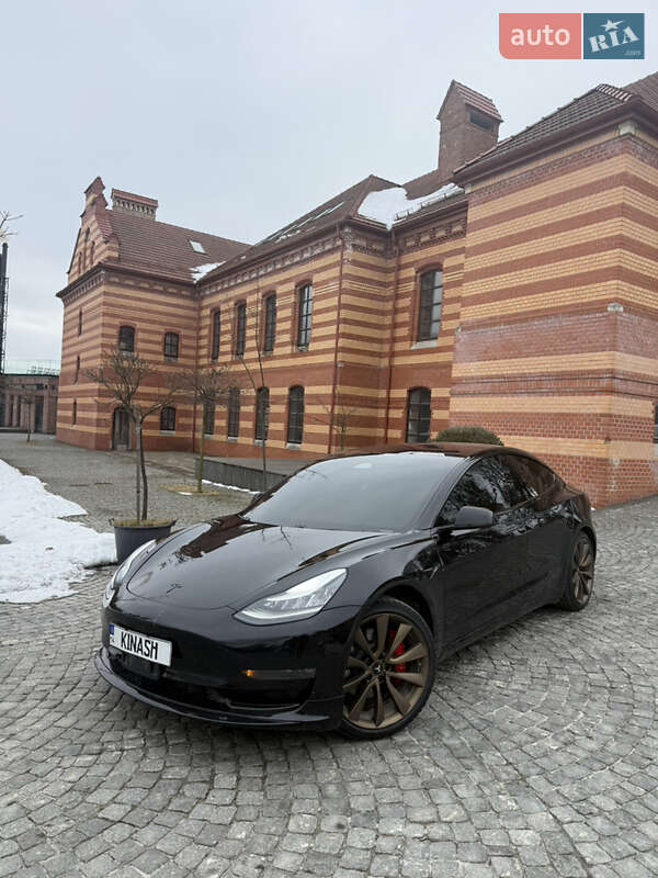 Седан Tesla Model 3 2018 в Львове