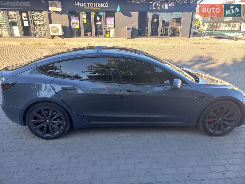 Седан Tesla Model 3 2022 в Львове