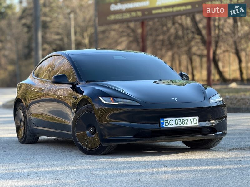 Седан Tesla Model 3 2025 в Трускавце