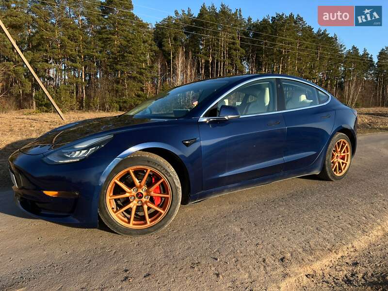 Седан Tesla Model 3 2018 в Виннице