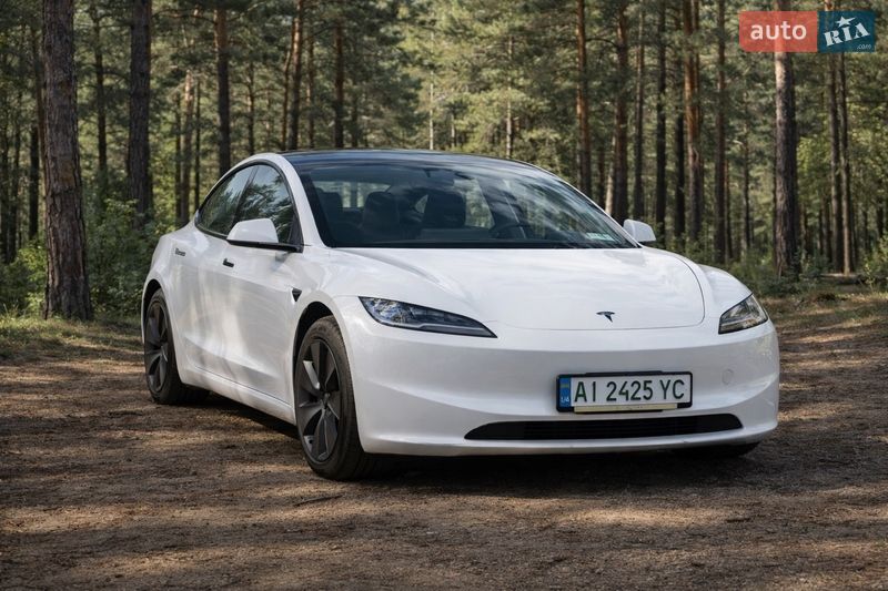 Седан Tesla Model 3 2024 в Ирпене