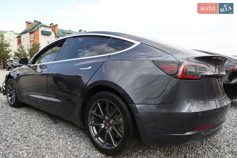 Седан Tesla Model 3 2019 в Дрогобичі