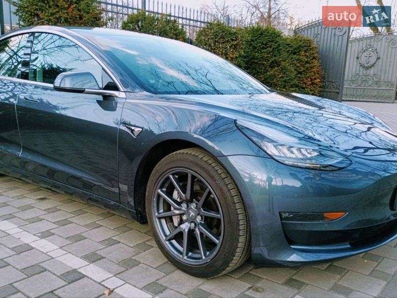Седан Tesla Model 3 2019 в Киеве