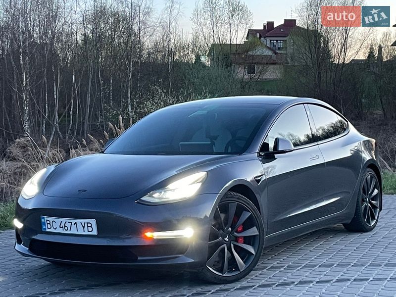 Седан Tesla Model 3 2020 в Львове