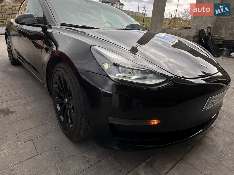 Седан Tesla Model 3 2022 в Львове
