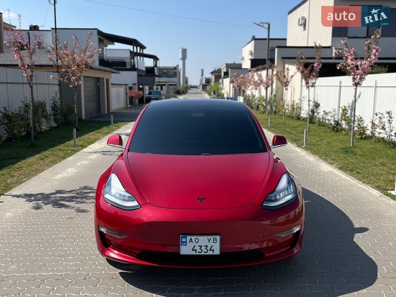 Седан Tesla Model 3 2018 в Ужгороде