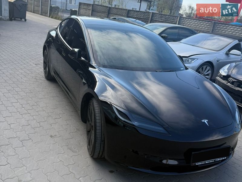 Седан Tesla Model 3 2024 в Львове