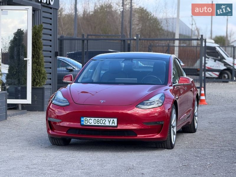 Седан Tesla Model 3 2018 в Львові