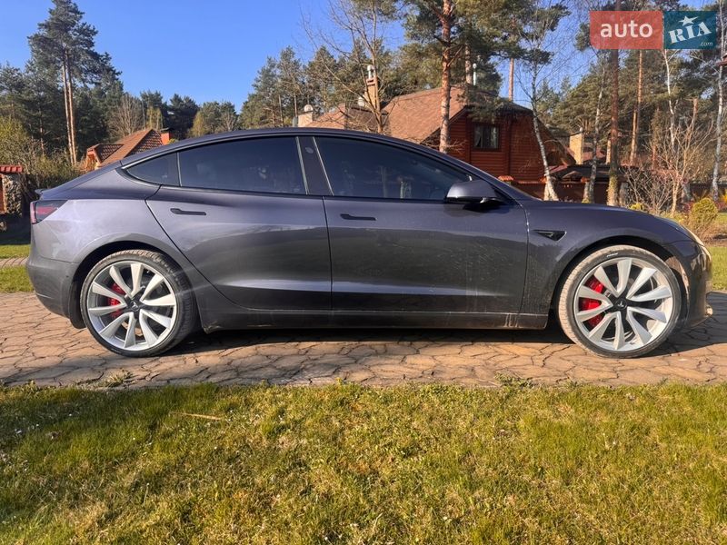 Седан Tesla Model 3 2022 в Львові