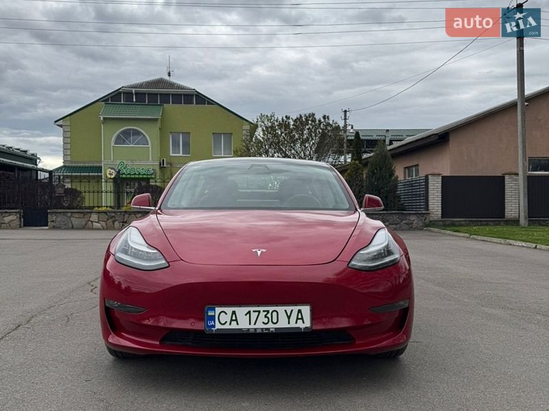 Седан Tesla Model 3 2019 в Умани