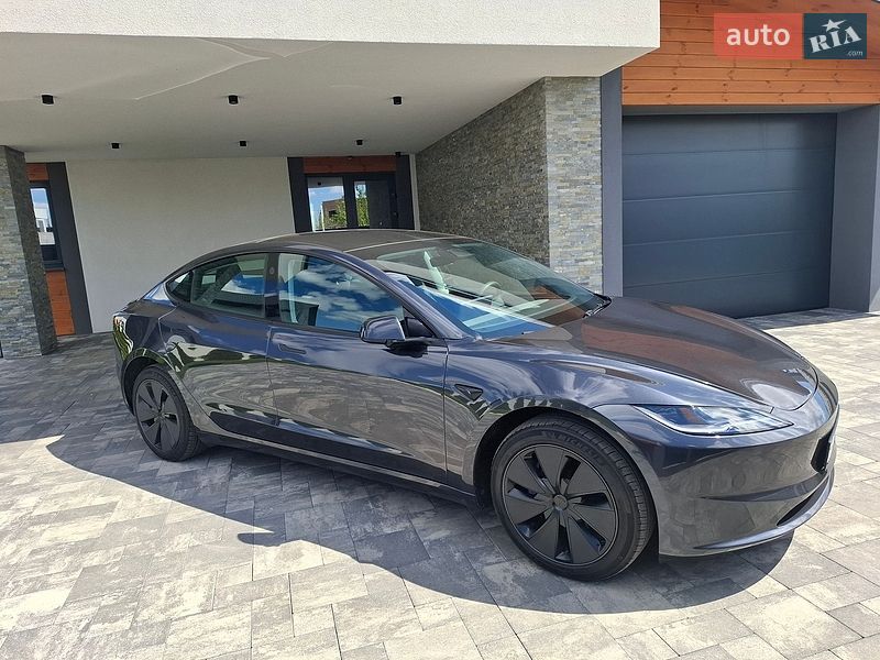 Седан Tesla Model 3 2025 в Ровно