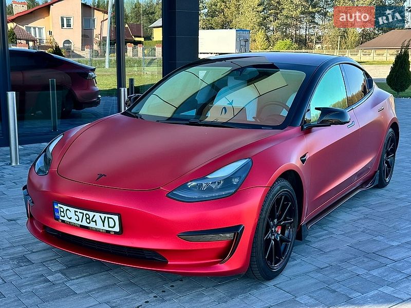 Седан Tesla Model 3 2019 в Львове