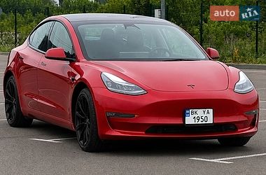 Седан Tesla Model 3 2022 в Ровно