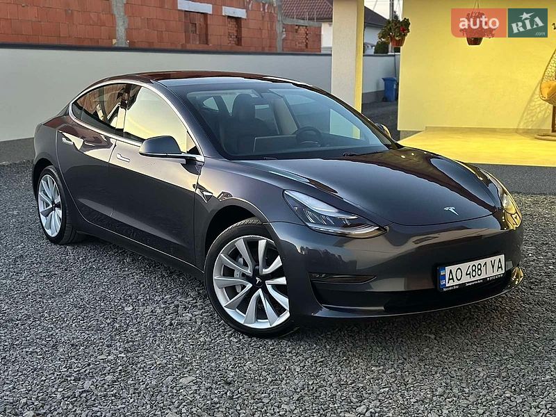Седан Tesla Model 3 2019 в Ужгороде
