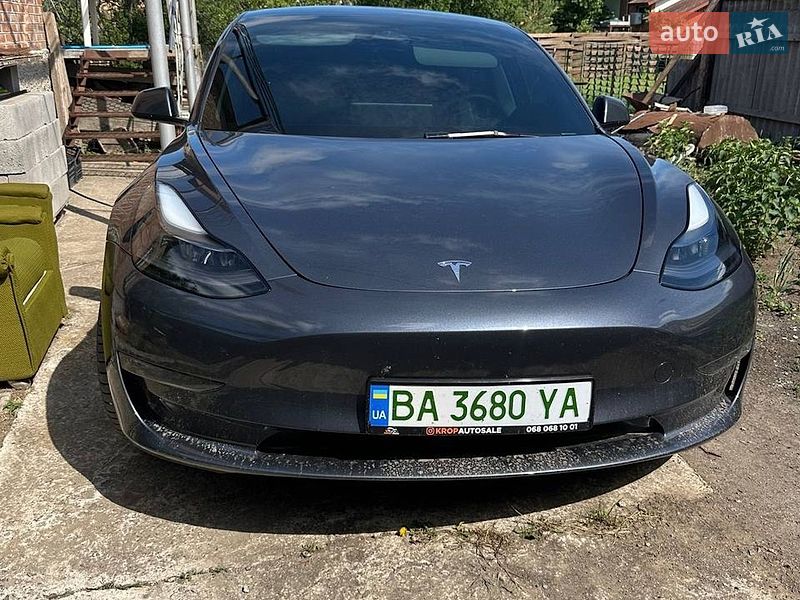 Седан Tesla Model 3 2023 в Кропивницькому