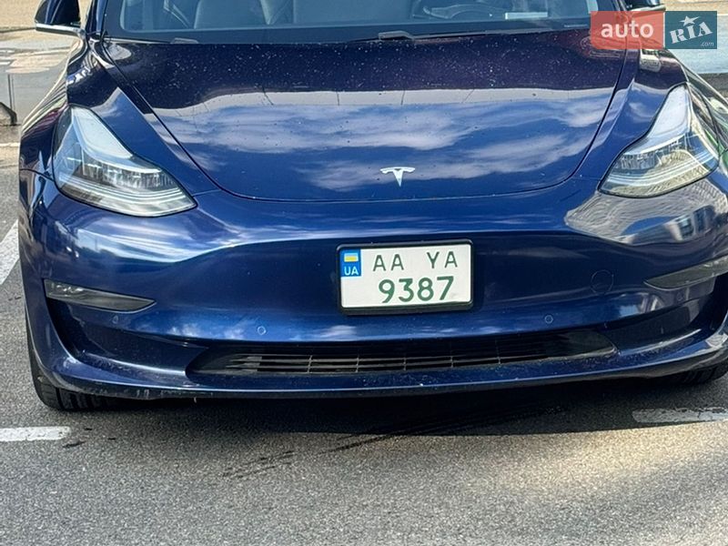 Седан Tesla Model 3 2018 в Киеве