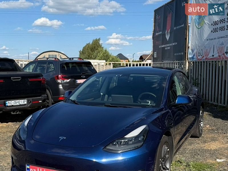 Седан Tesla Model 3 2021 в Луцке