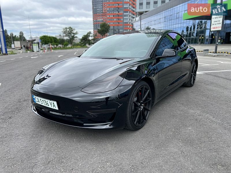 Седан Tesla Model 3 2022 в Киеве
