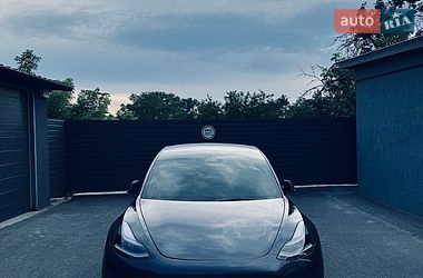 Седан Tesla Model 3 2023 в Чернігові
