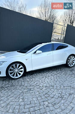 Лифтбек Tesla Model S 2015 в Хмельницком
