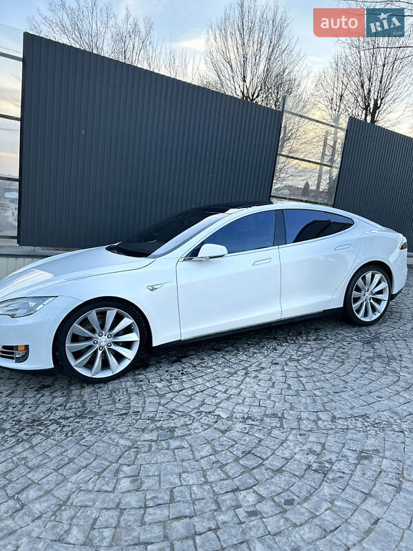 Лифтбек Tesla Model S 2015 в Хмельницком Лифтбек Tesla Model S 2015 в Хмельницком