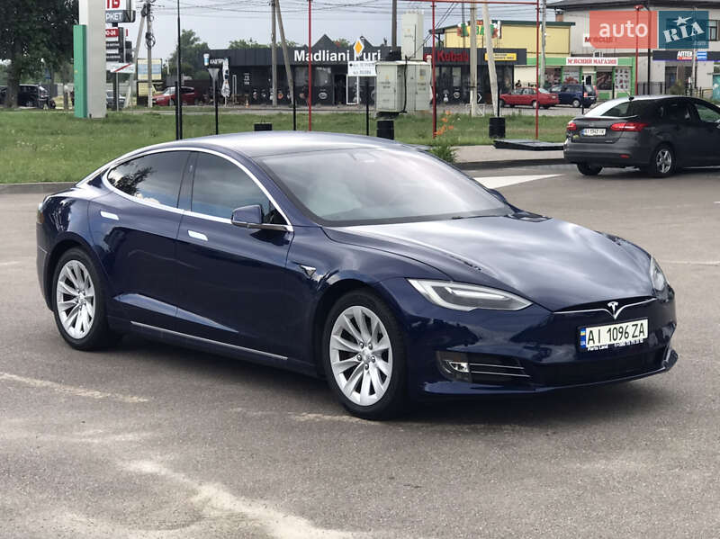 Лифтбек Tesla Model S 2017 в Киеве