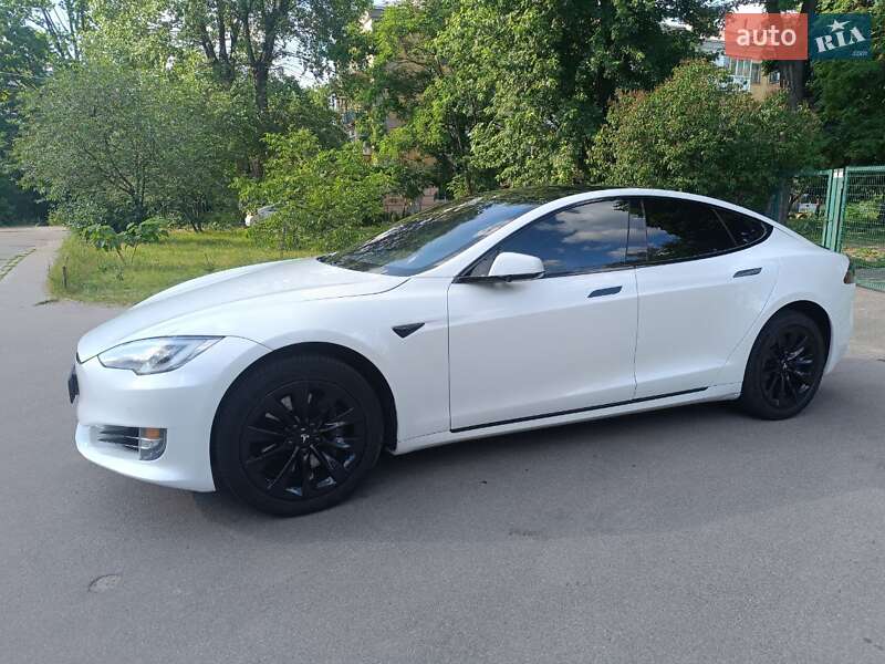 Лифтбек Tesla Model S 2019 в Киеве