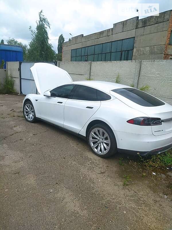Лифтбек Tesla Model S 2016 в Житомире