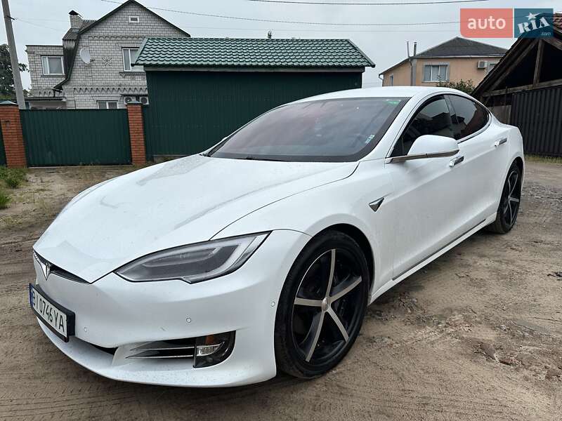 Лифтбек Tesla Model S 2017 в Киеве