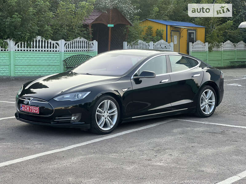 Лифтбек Tesla Model S 2013 в Дубно