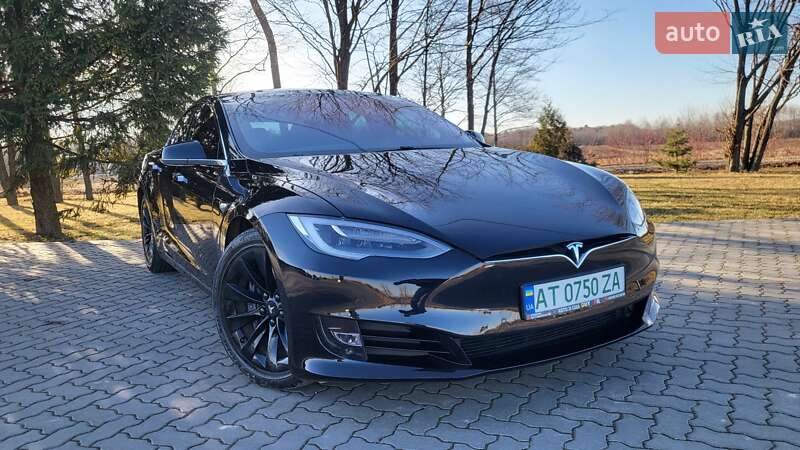 Лифтбек Tesla Model S 2016 в Коломые