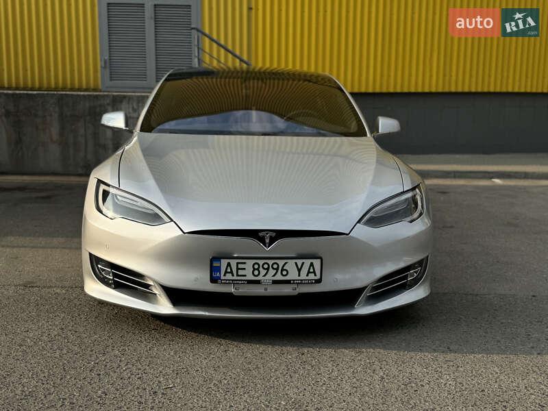 Лифтбек Tesla Model S 2017 в Броварах