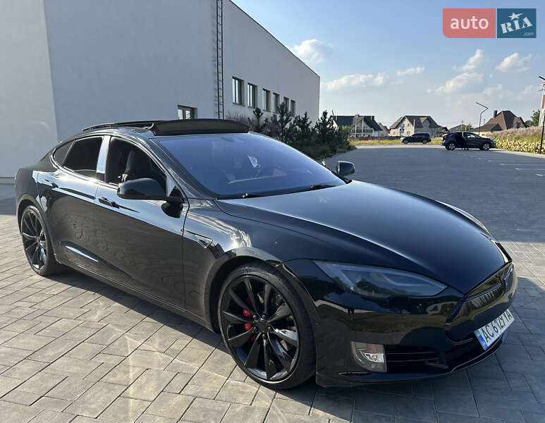 Лифтбек Tesla Model S 2016 в Луцке Лифтбек Tesla Model S 2016 в Луцке