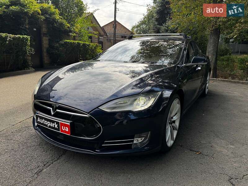 Лифтбек Tesla Model S 2015 в Киеве