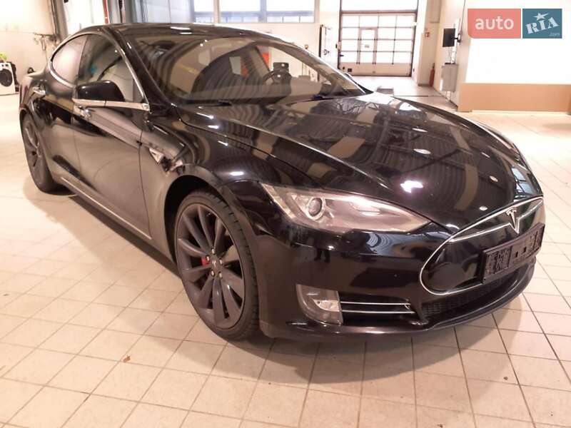 Лифтбек Tesla Model S 2014 в Киеве Лифтбек Tesla Model S 2014 в Киеве