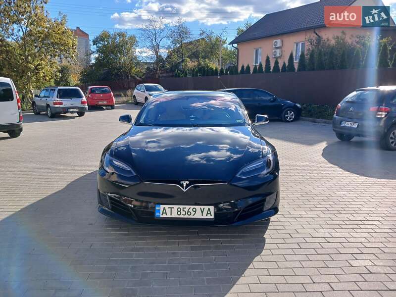 Лифтбек Tesla Model S 2017 в Ивано-Франковске