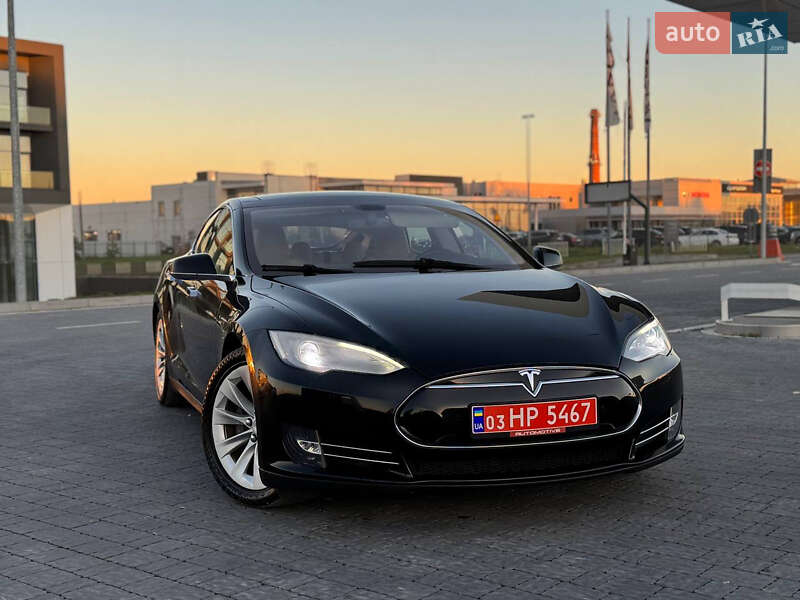Лифтбек Tesla Model S 2014 в Львове