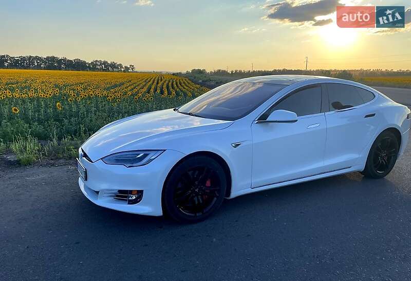 Лифтбек Tesla Model S 2014 в Николаеве