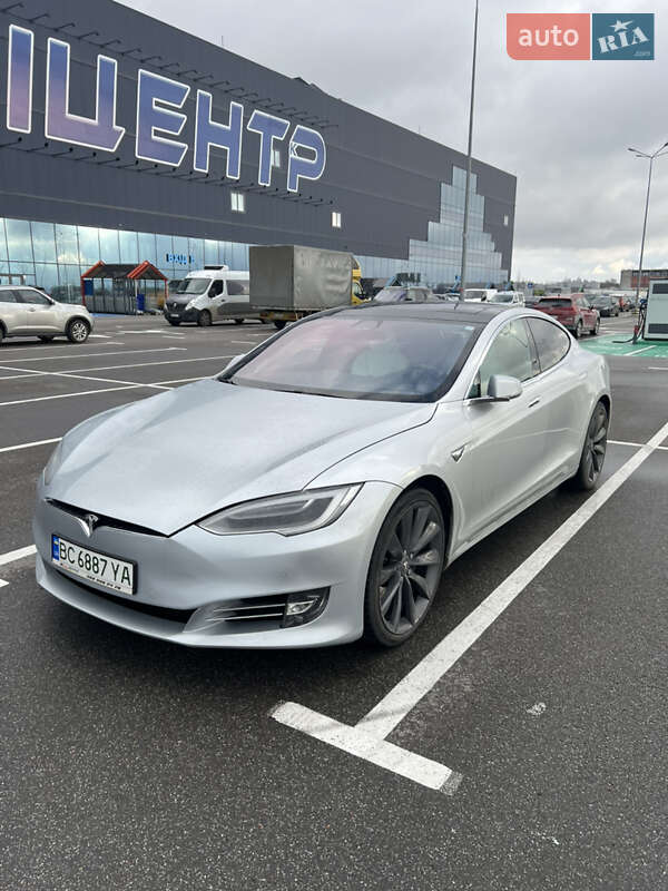 Ліфтбек Tesla Model S 2017 в Львові