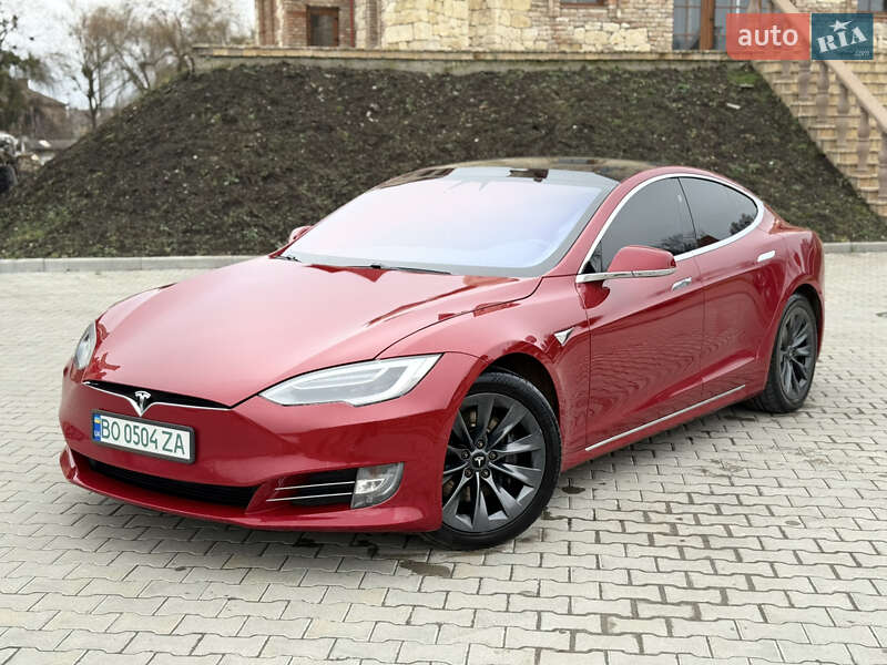 Ліфтбек Tesla Model S 2018 в Бережанах Ліфтбек Tesla Model S 2018 в Бережанах