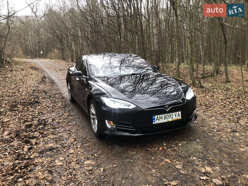 Лифтбек Tesla Model S 2016 в Житомире