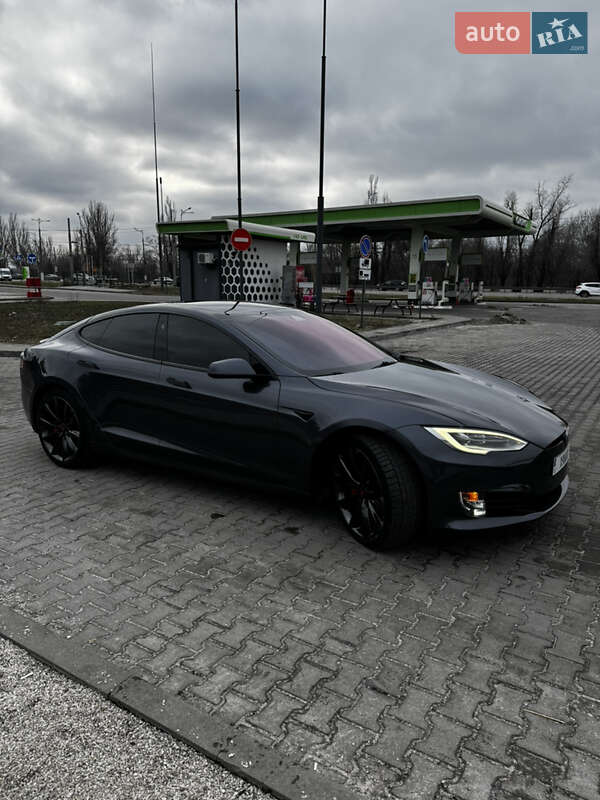 Лифтбек Tesla Model S 2019 в Днепре