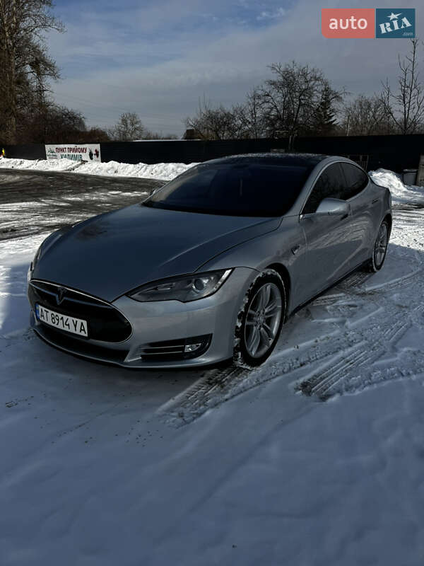 Лифтбек Tesla Model S 2013 в Ивано-Франковске Лифтбек Tesla Model S 2013 в Ивано-Франковске