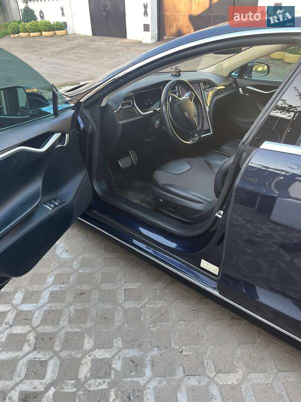 Лифтбек Tesla Model S 2013 в Харькове Лифтбек Tesla Model S 2013 в Харькове