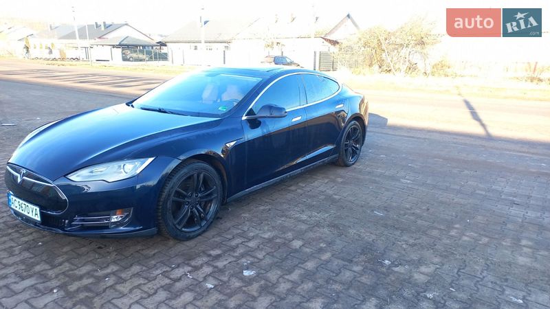Лифтбек Tesla Model S 2013 в Нововолынске Лифтбек Tesla Model S 2013 в Нововолынске